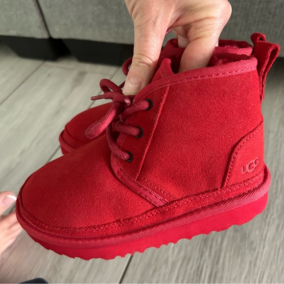 UGG NWOT Unisex Neumel Il Boots Toddler Chukka Red Size 10 - Picture 10 of 11